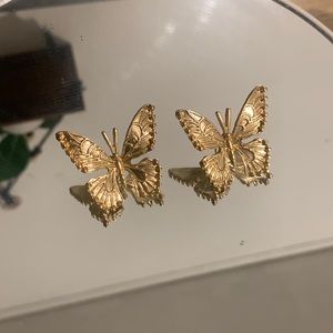 Gorgeous gold butterfly earrings